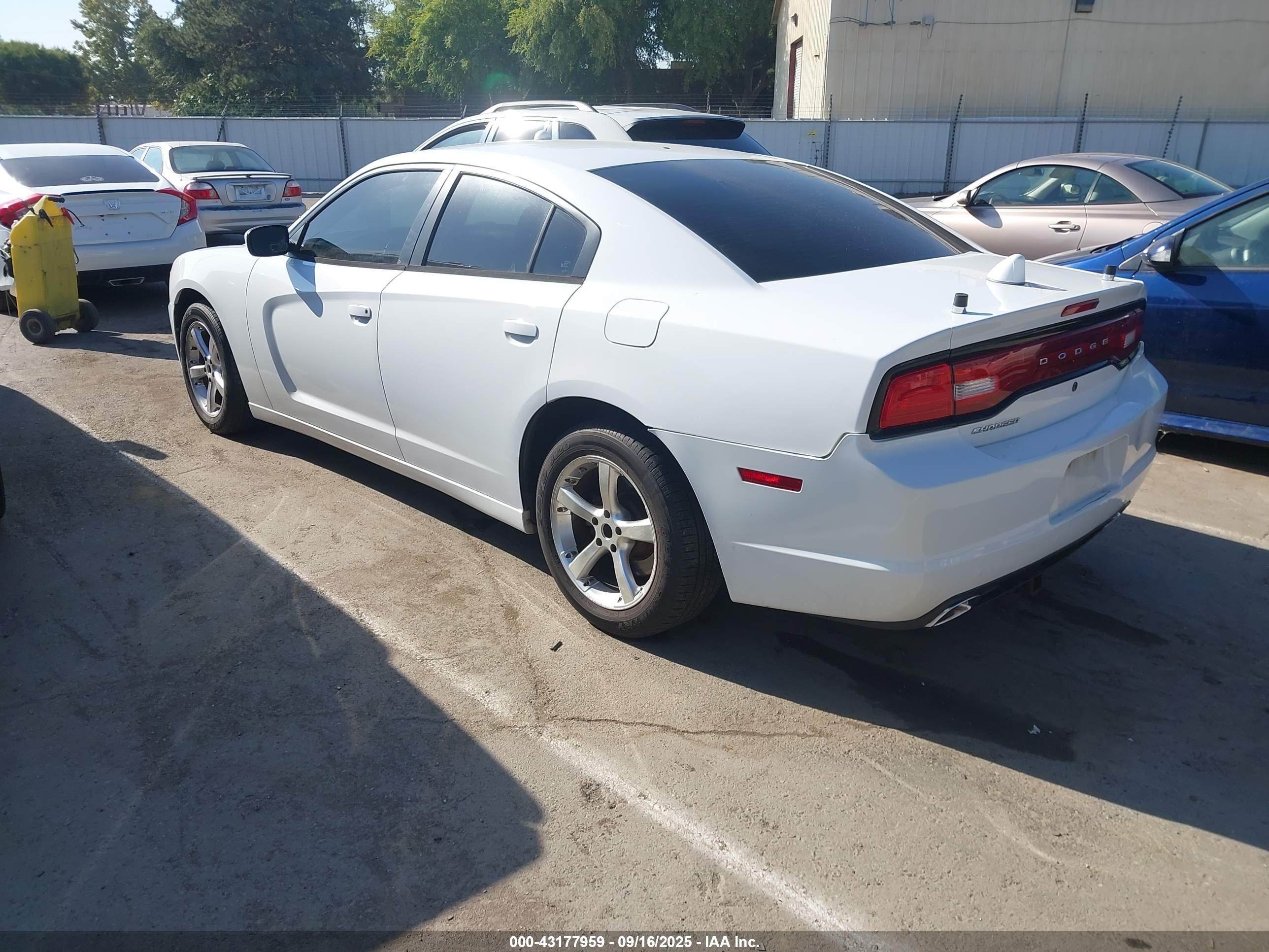 2013 Dodge Charger Police White vin: 2C3CDXAT6DH568097