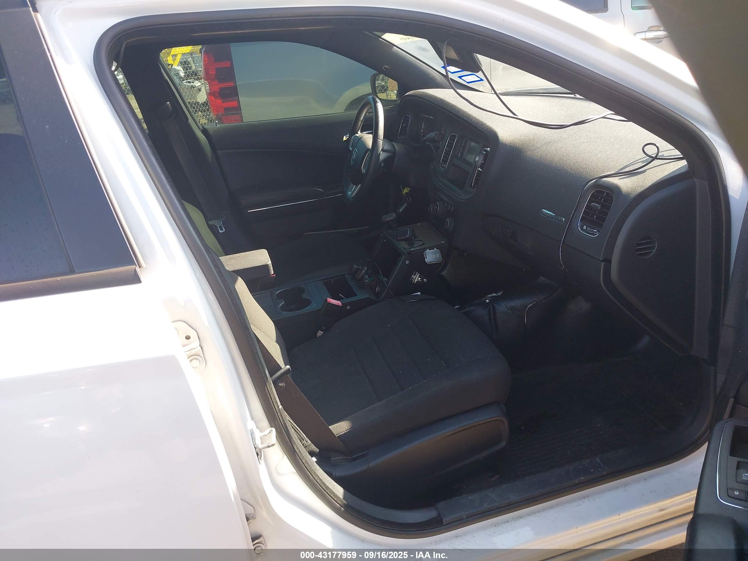 2013 Dodge Charger Police White vin: 2C3CDXAT6DH568097