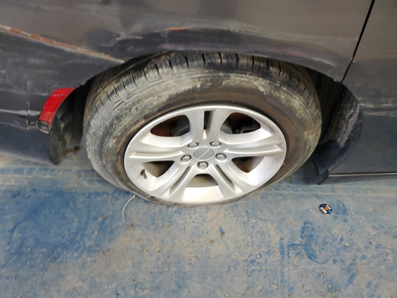 2021 Dodge Charger Sxt Gray vin: 2C3CDXBG0MH632572 Damage: Right Rear Tire, Separated, Replacement Required