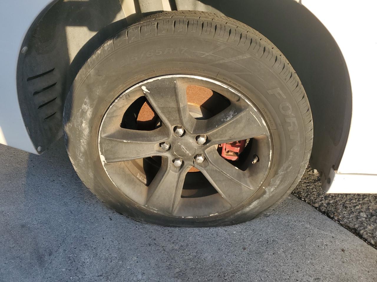 2014 Dodge Charger Se White vin: 2C3CDXBG1EH375116 Damage: Right Rear Wheel, Peeling, > 12 Inches