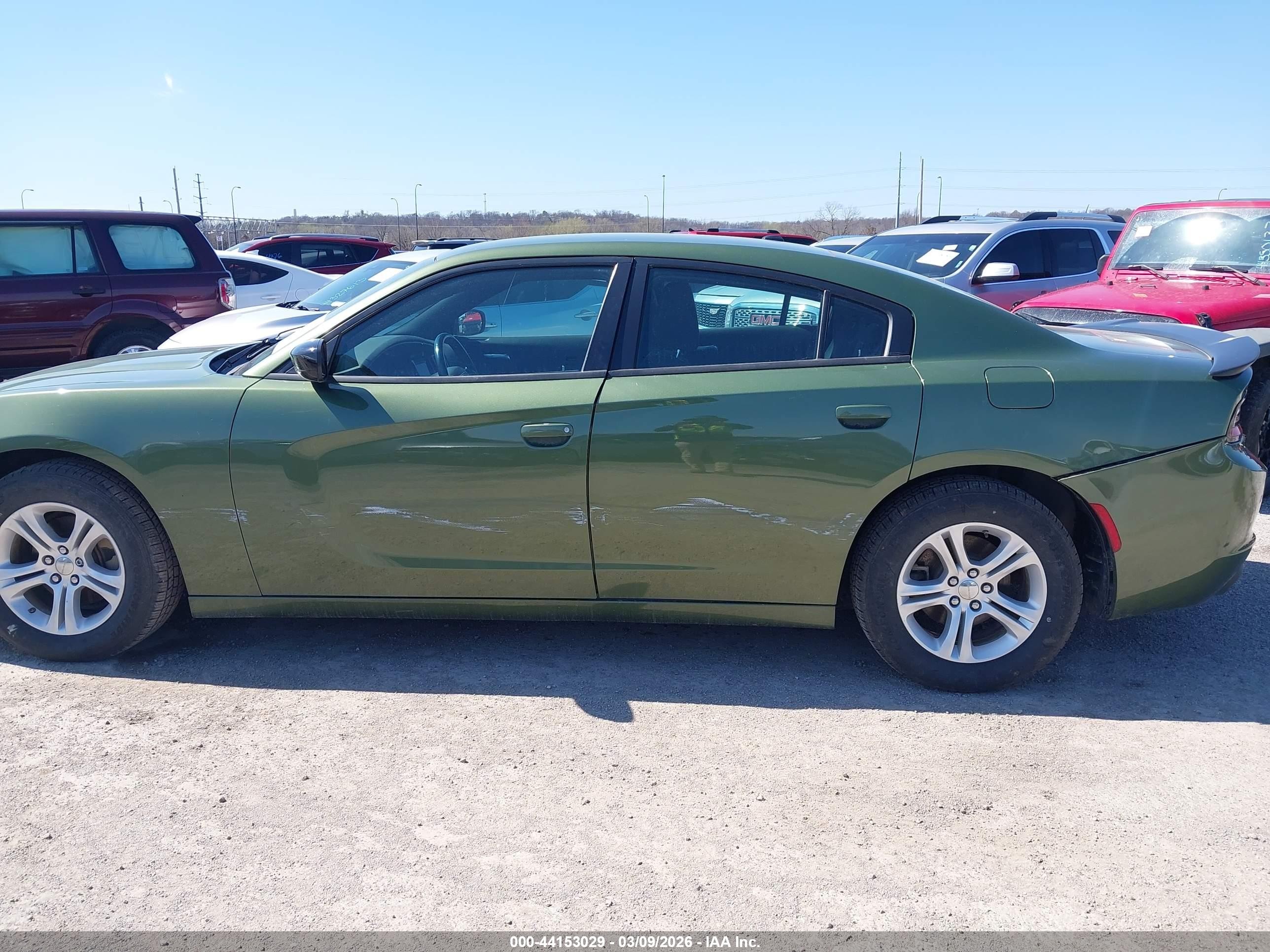2021 Dodge Charger Sxt Rwd Зеленый vin: 2C3CDXBG1MH562452
