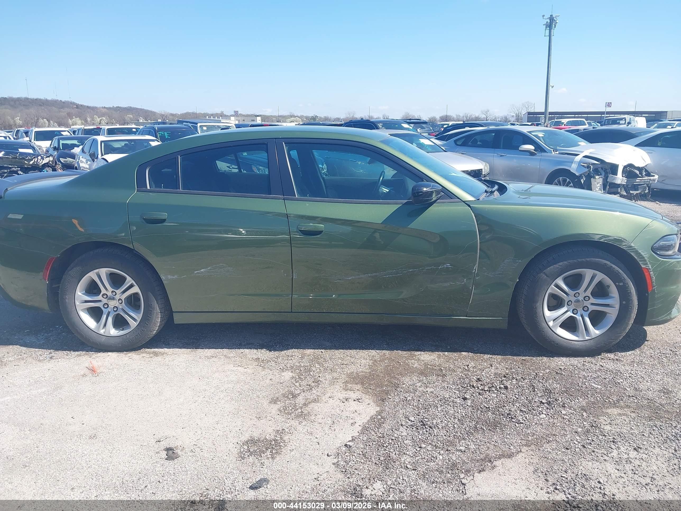 2021 Dodge Charger Sxt Rwd Зеленый vin: 2C3CDXBG1MH562452