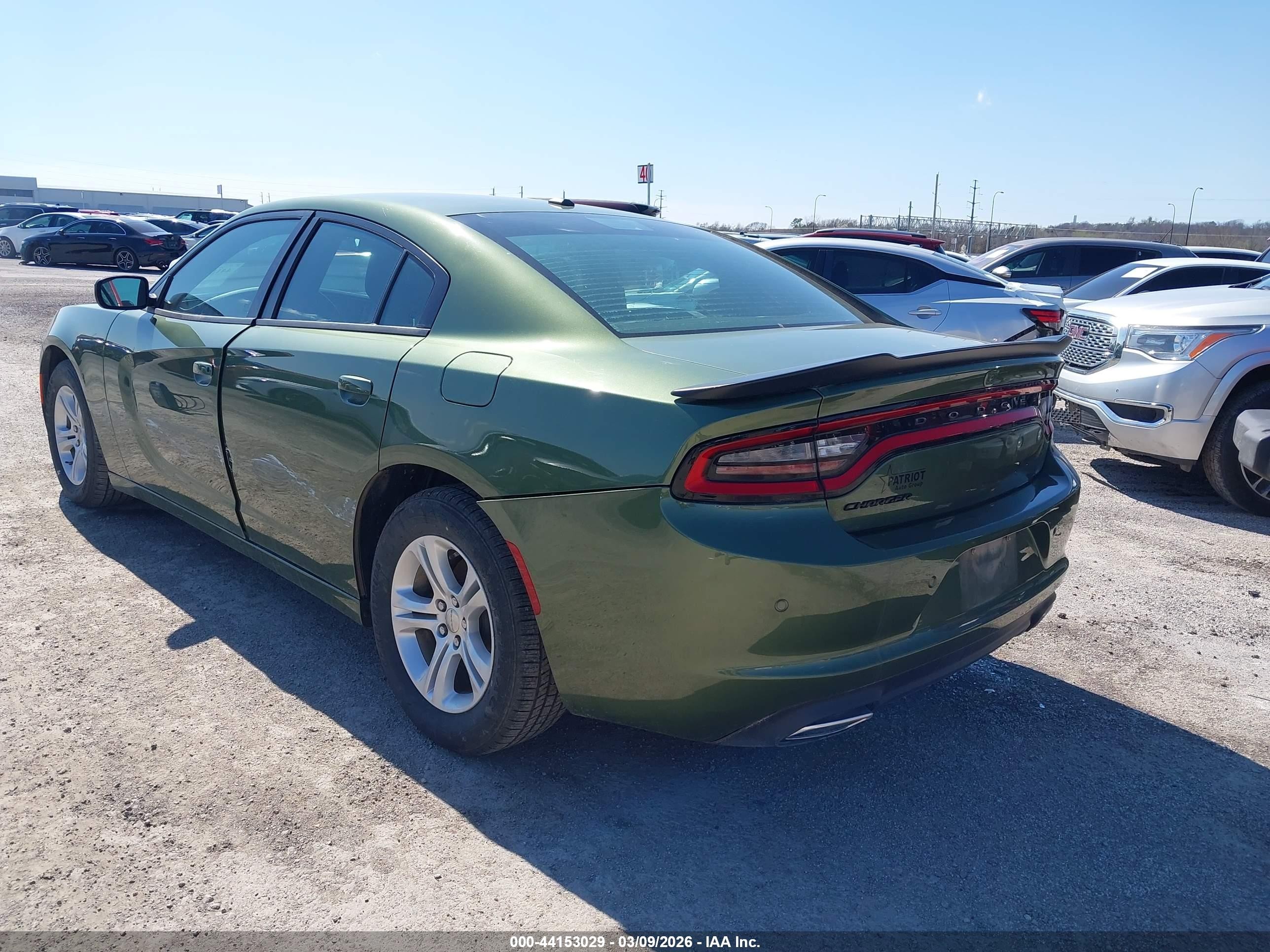 2021 Dodge Charger Sxt Rwd Зеленый vin: 2C3CDXBG1MH562452