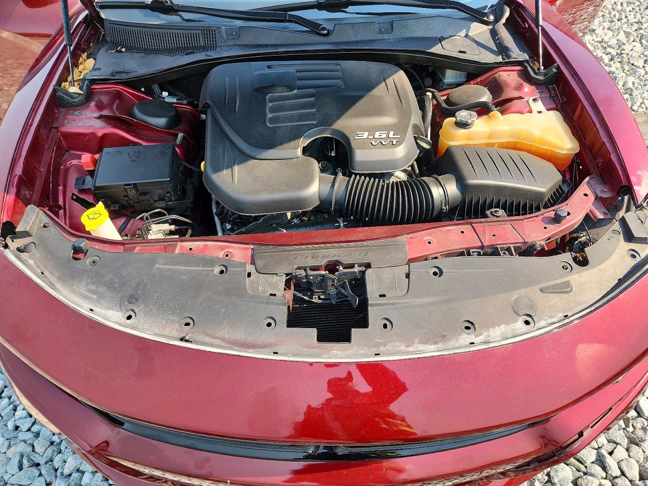 2020 Dodge Charger Sxt Burgundy vin: 2C3CDXBG2LH214187