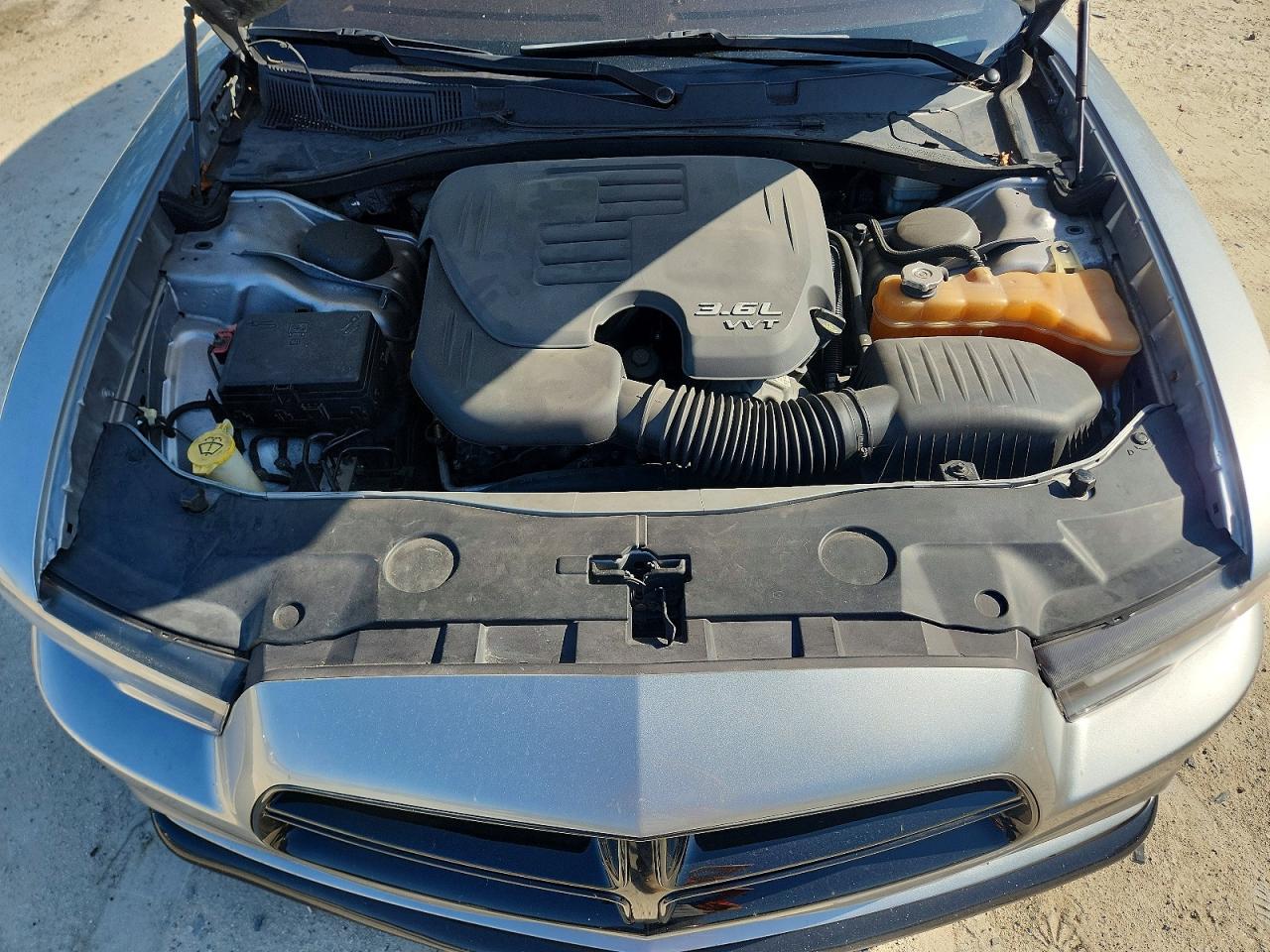 2013 Dodge Charger Se Серебряный vin: 2C3CDXBG3DH688425