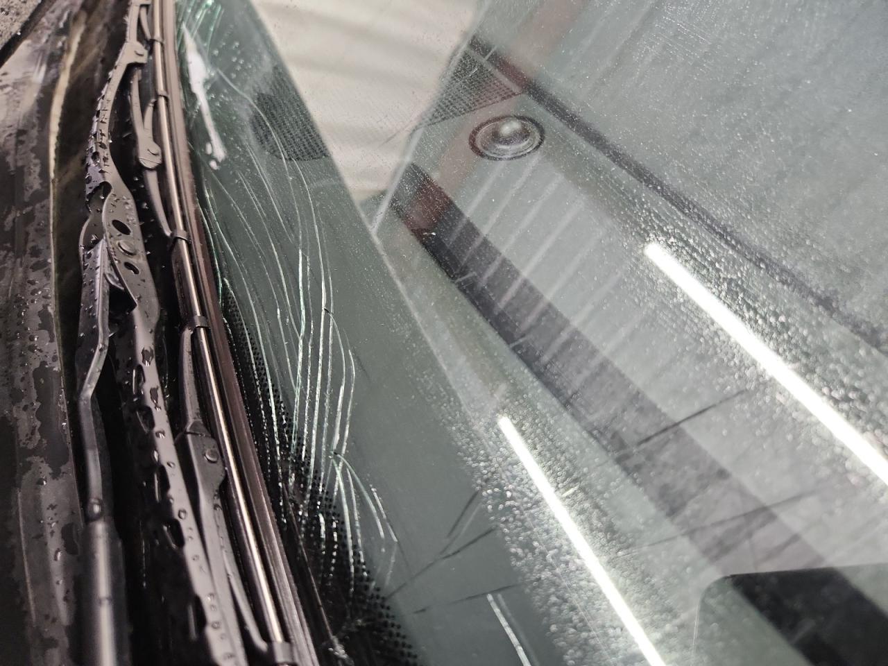 2022 Dodge Charger Sxt White vin: 2C3CDXBG3NH261649 Damage: Windshield, Broken, Replacement Required