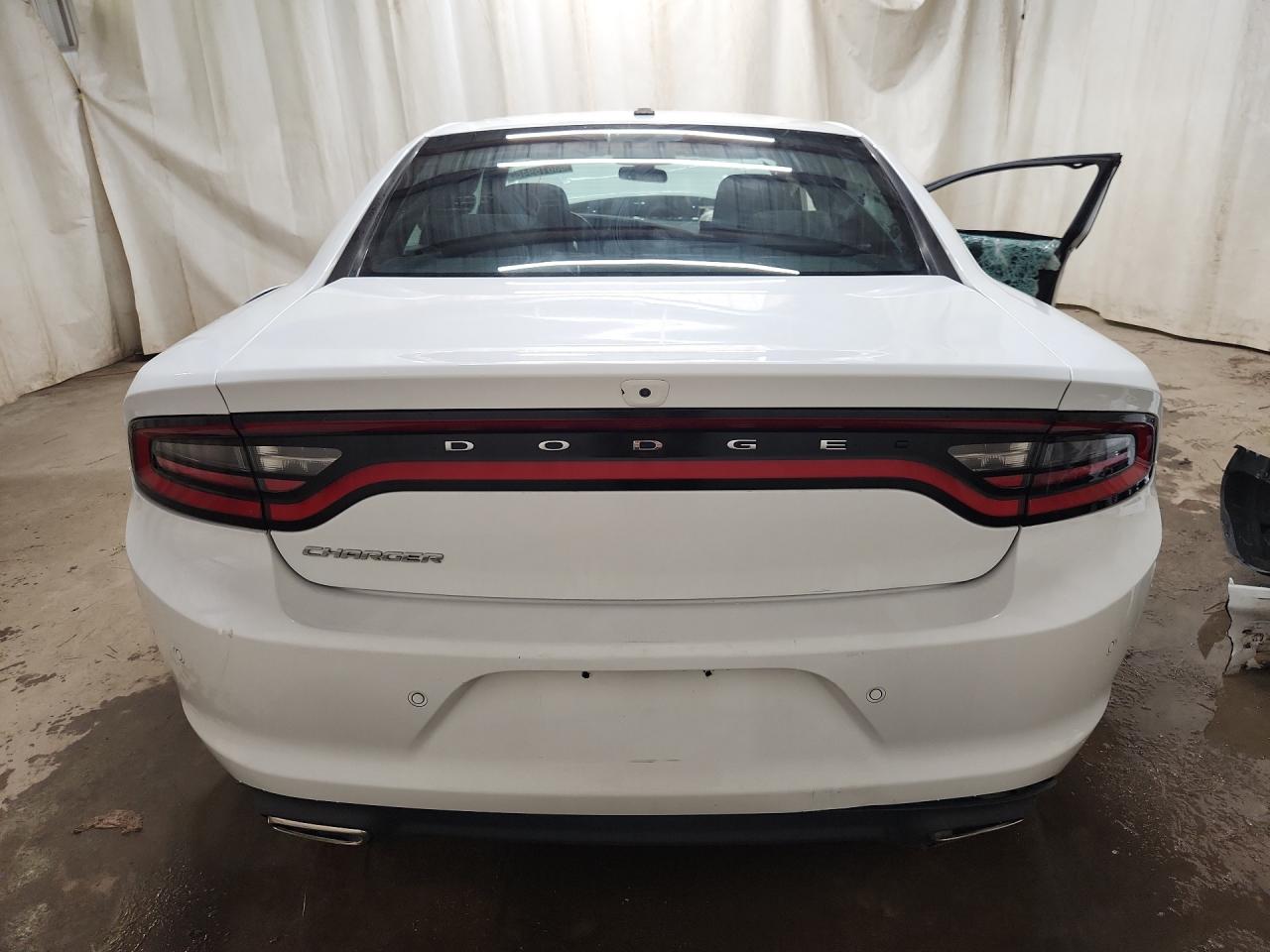 2022 Dodge Charger Sxt White vin: 2C3CDXBG3NH261649 Damage: Rear Bumper, Chipped, 4