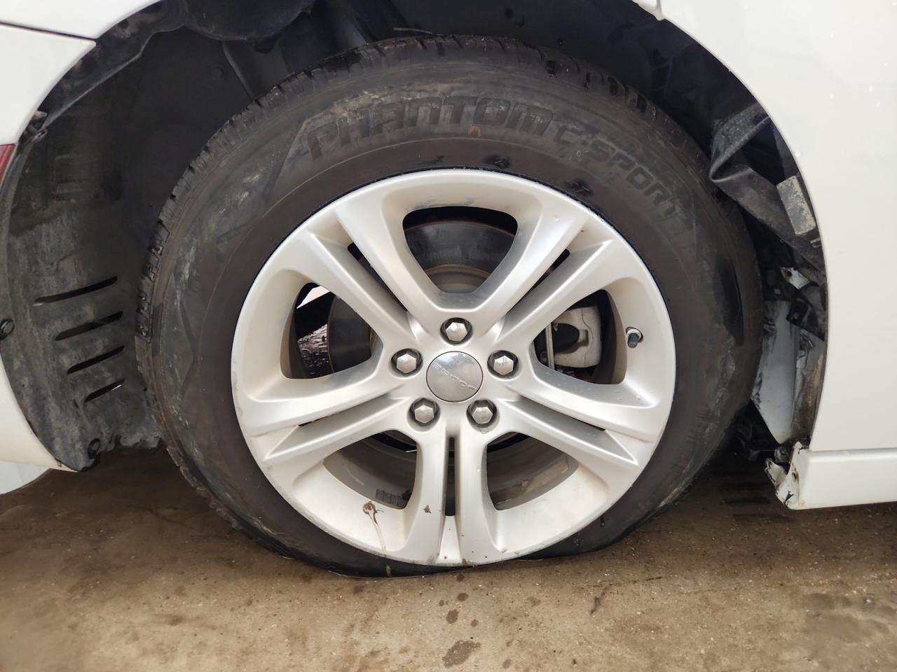2022 Dodge Charger Sxt White vin: 2C3CDXBG3NH261649 Damage: Right Rear Wheel, Curb Rash, 2 To 3 Inches