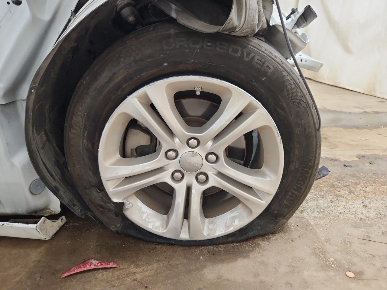2022 Dodge Charger Sxt White vin: 2C3CDXBG3NH261649 Damage: Right Front Wheel, Broken, Replacement Required