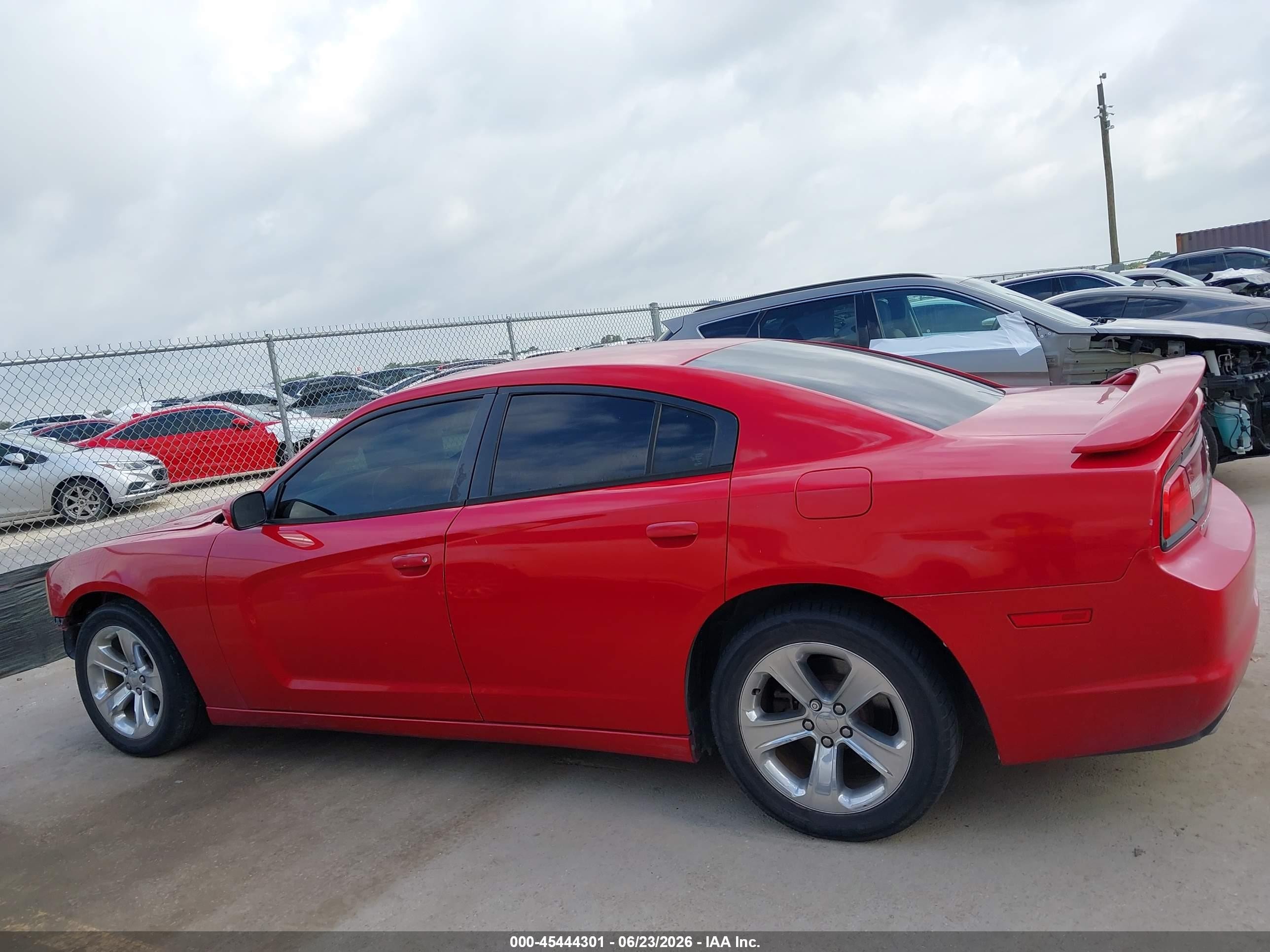 2013 Dodge Charger Se Red vin: 2C3CDXBG4DH512631