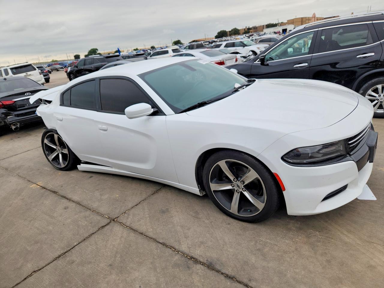 2017 Dodge Charger Se Белый vin: 2C3CDXBG4HH628630
