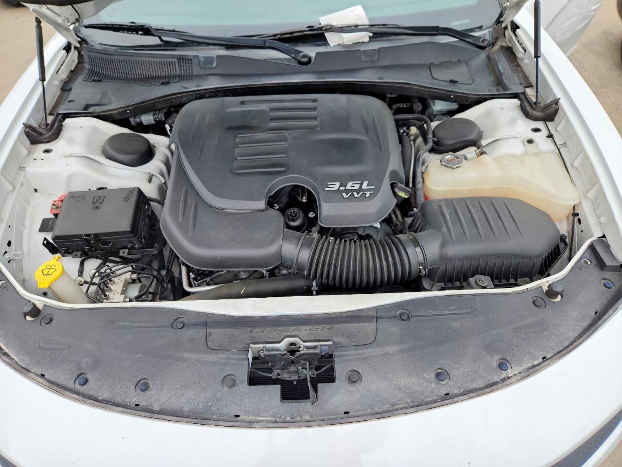 2017 Dodge Charger Se Белый vin: 2C3CDXBG4HH628630