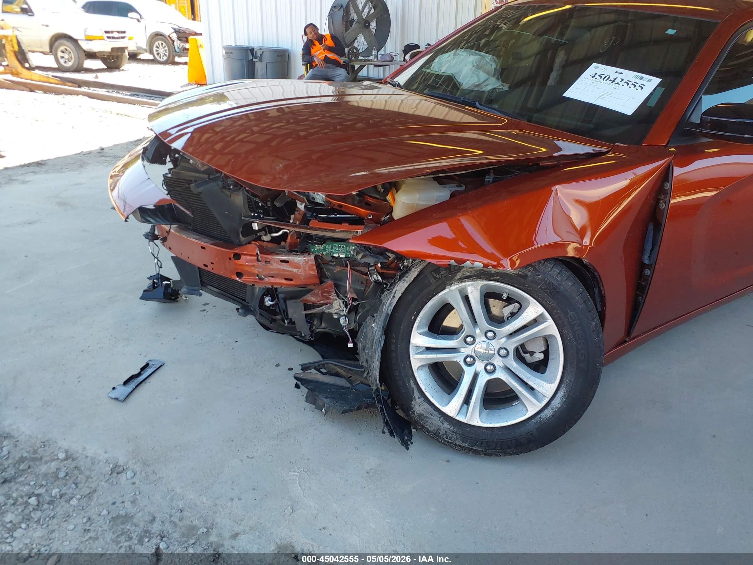 2023 Dodge Charger Sxt Orange vin: 2C3CDXBG4PH647516