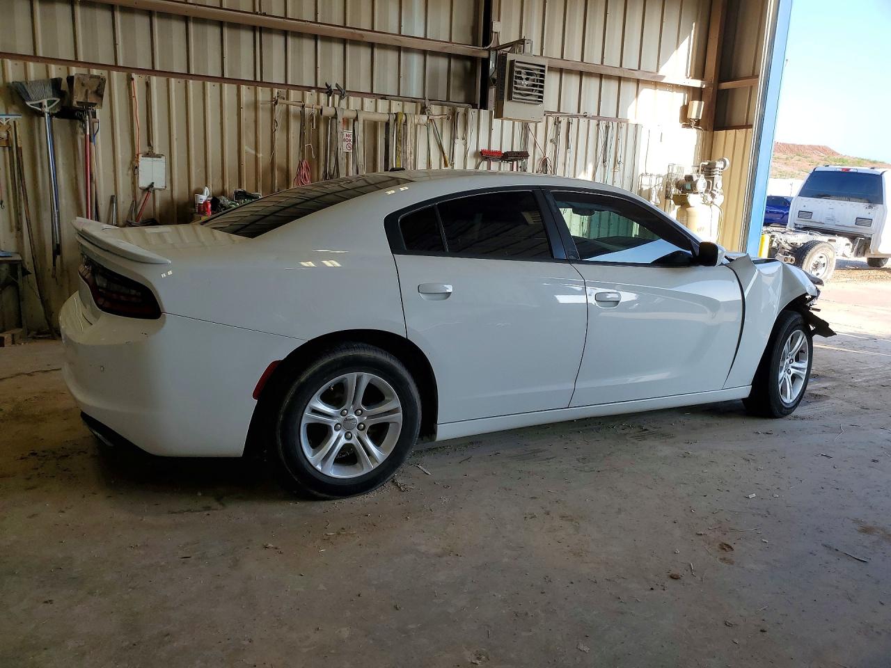 2015 Dodge Charger Se Белый vin: 2C3CDXBG5FH751642