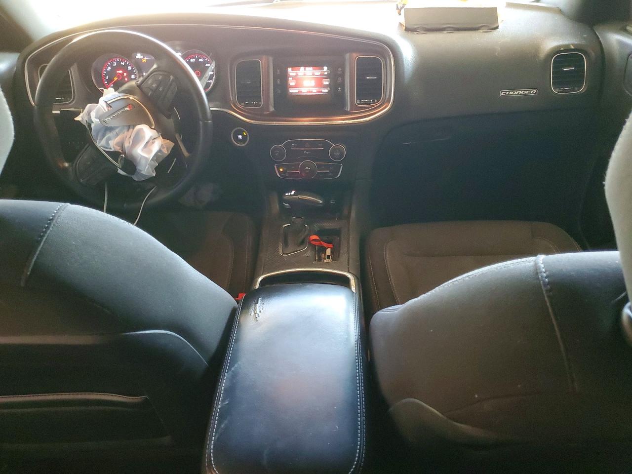 2015 Dodge Charger Se Белый vin: 2C3CDXBG5FH751642