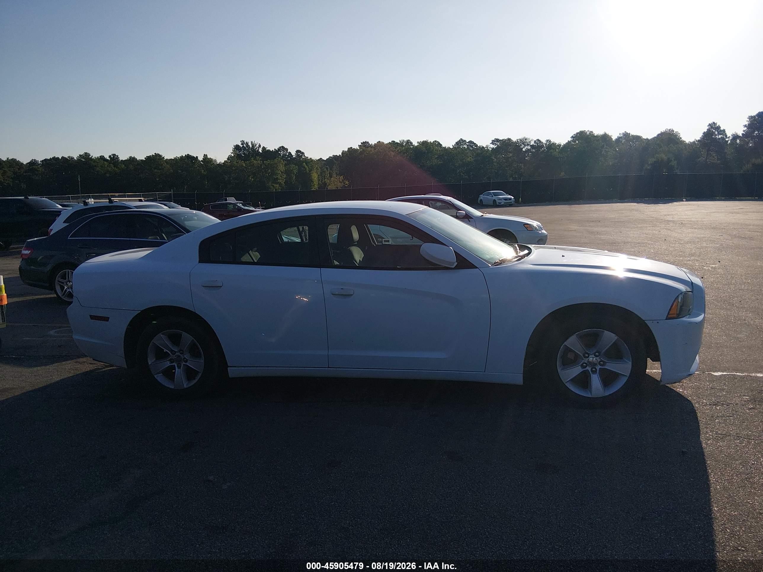 2014 Dodge Charger Se Белый vin: 2C3CDXBG6EH185120
