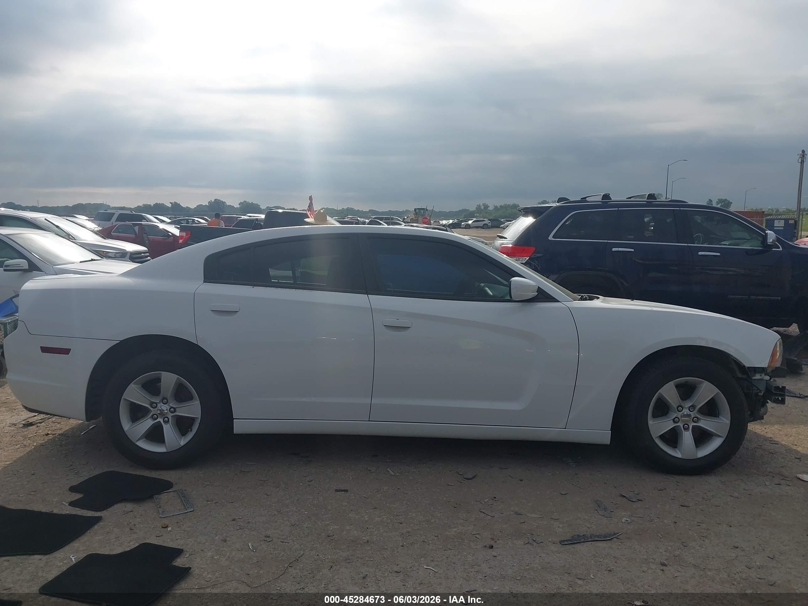 2014 Dodge Charger Se Белый vin: 2C3CDXBG6EH312156
