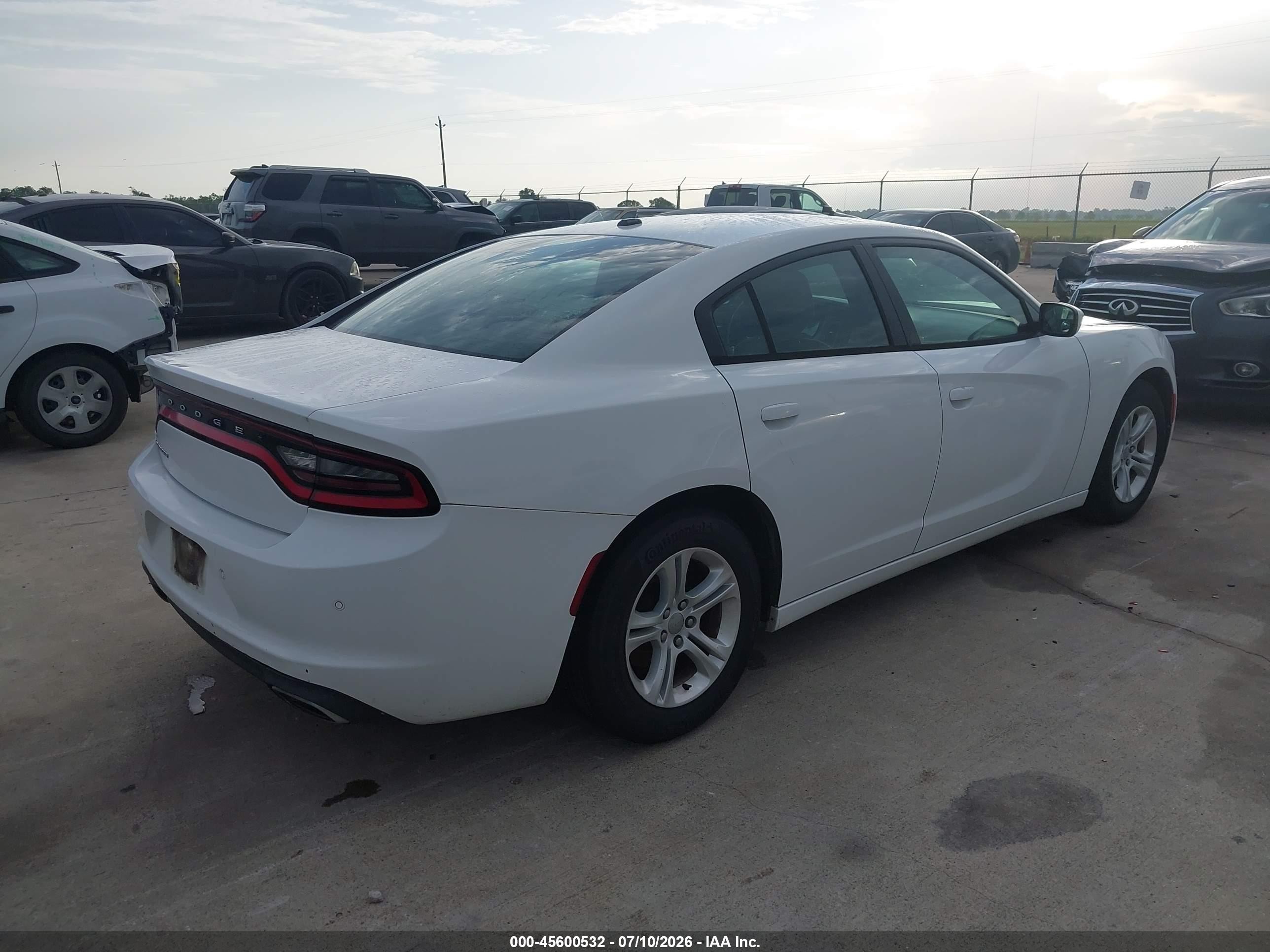 2015 Dodge Charger Se Белый vin: 2C3CDXBG6FH790207