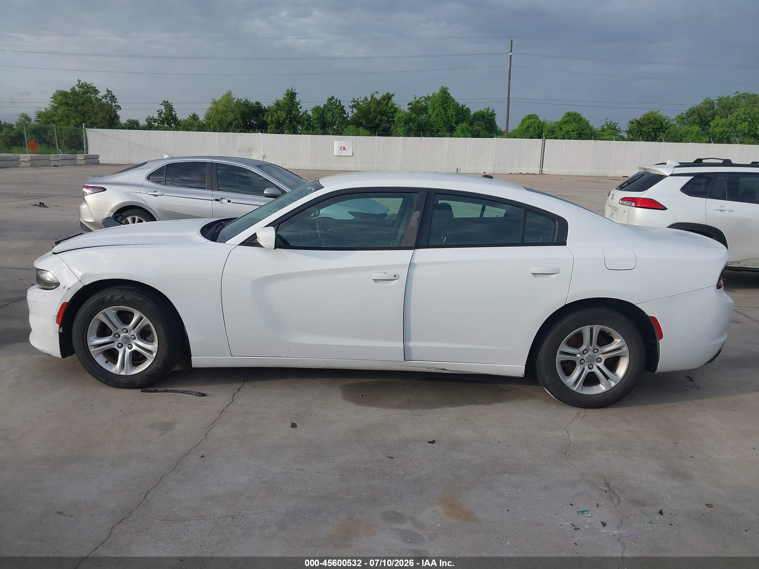 2015 Dodge Charger Se Белый vin: 2C3CDXBG6FH790207