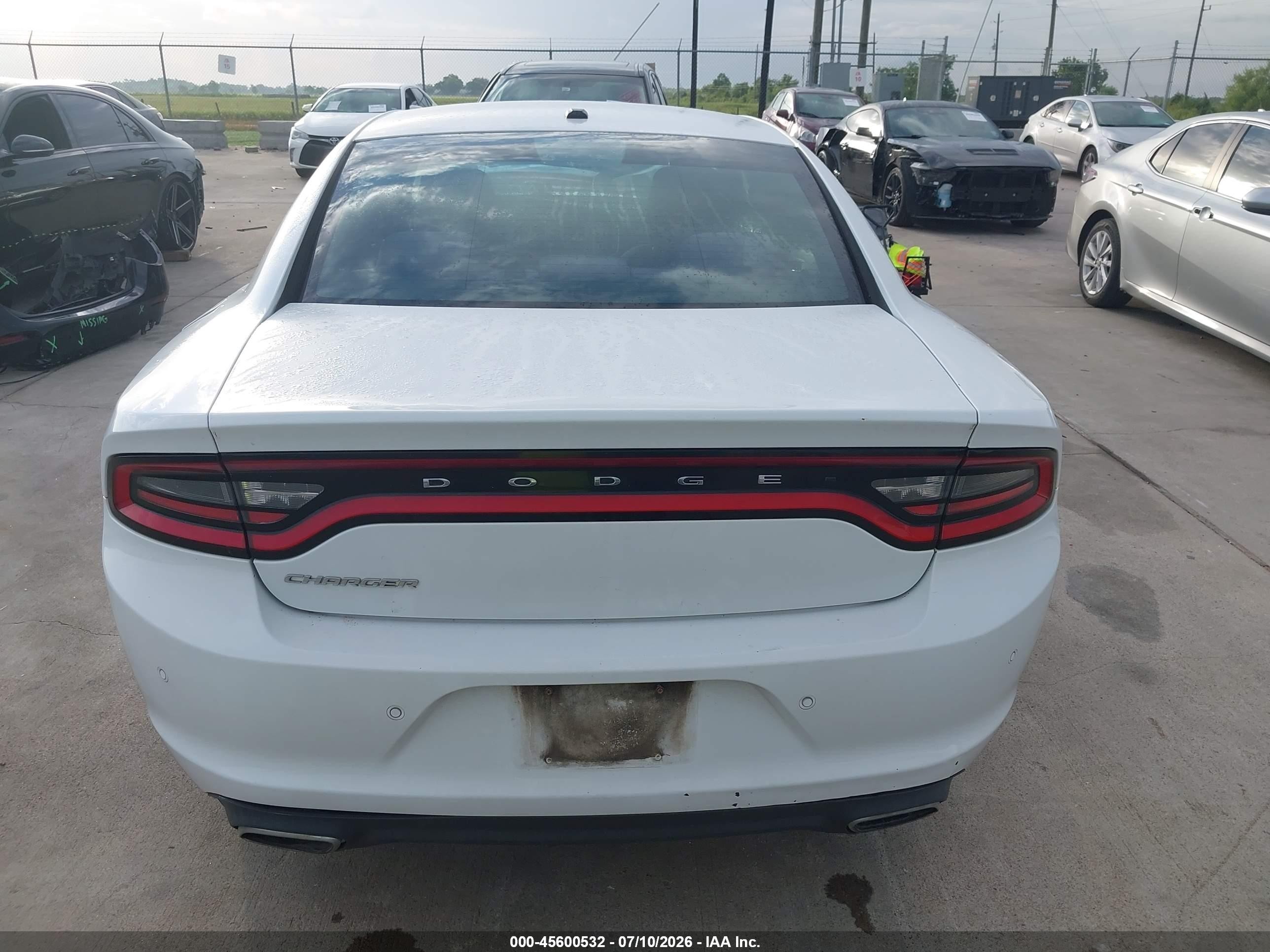 2015 Dodge Charger Se Белый vin: 2C3CDXBG6FH790207