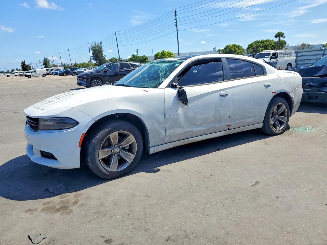 2015 Dodge Charger Se Белый vin: 2C3CDXBG8FH784862