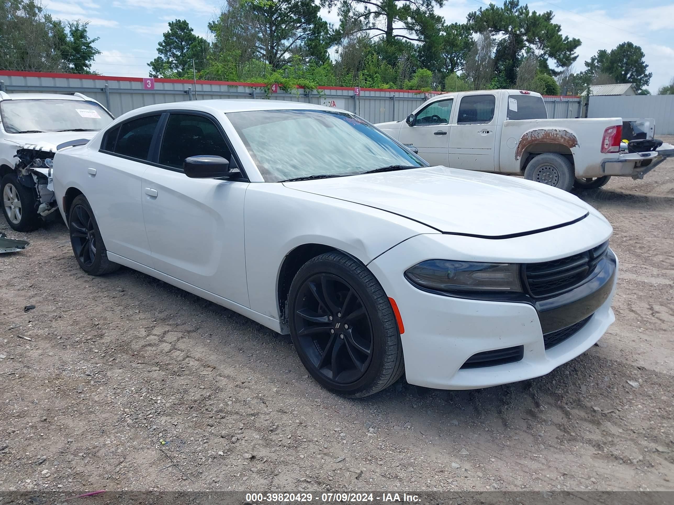 2018 Dodge Charger Sxt Rwd White vin: 2C3CDXBG8JH174243