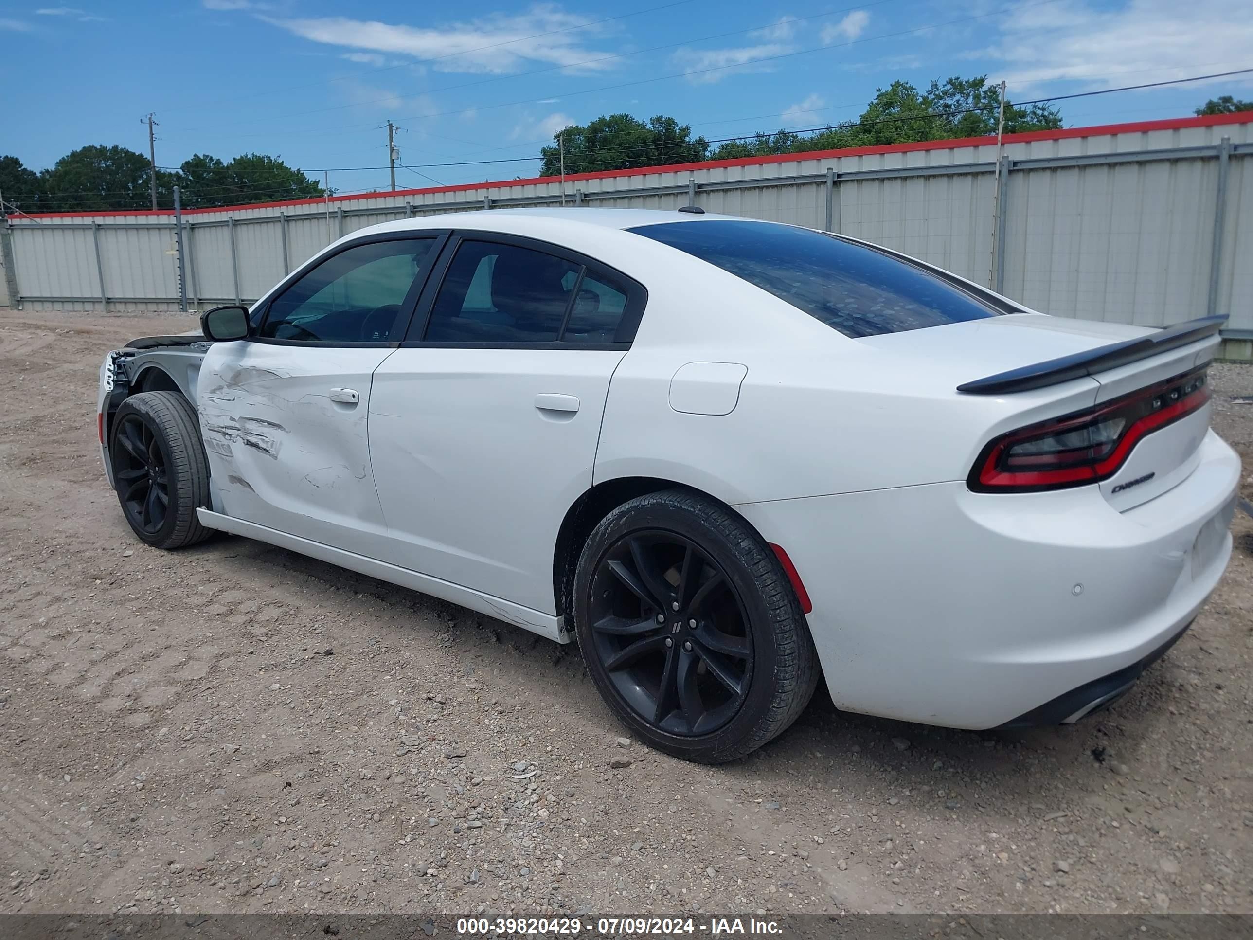 2018 Dodge Charger Sxt Rwd White vin: 2C3CDXBG8JH174243