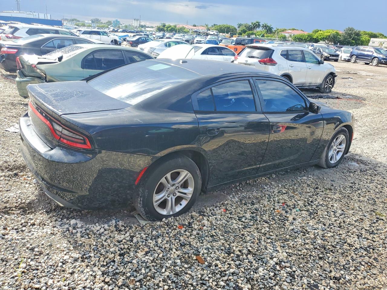 2015 Dodge Charger Se Черный vin: 2C3CDXBG9FH776575