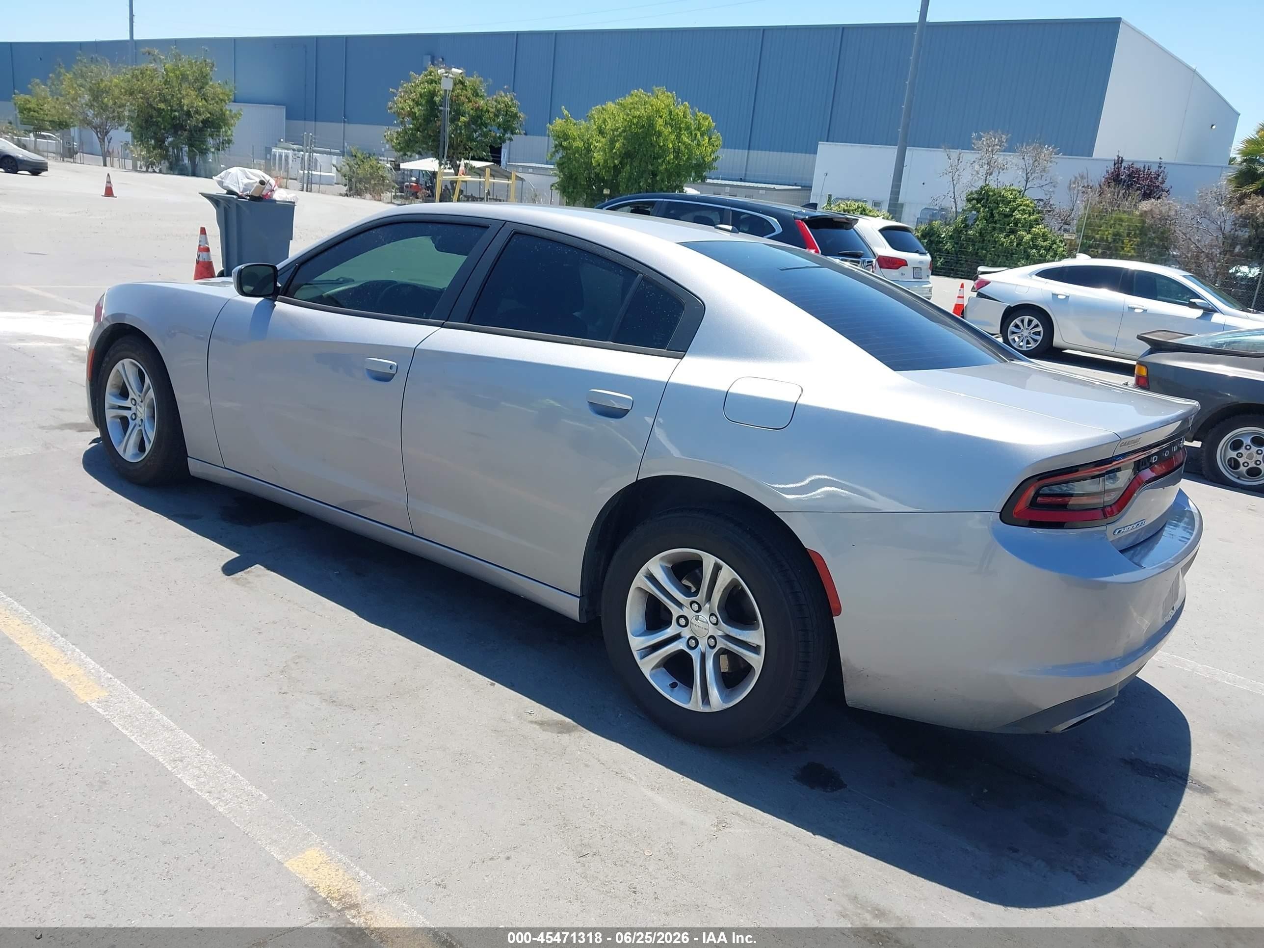 2015 Dodge Charger Se Серебряный vin: 2C3CDXBG9FH878734