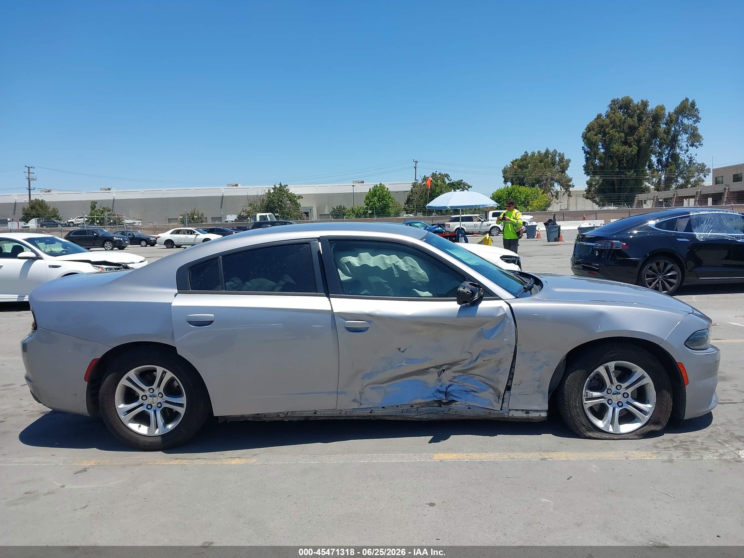 2015 Dodge Charger Se Серебряный vin: 2C3CDXBG9FH878734
