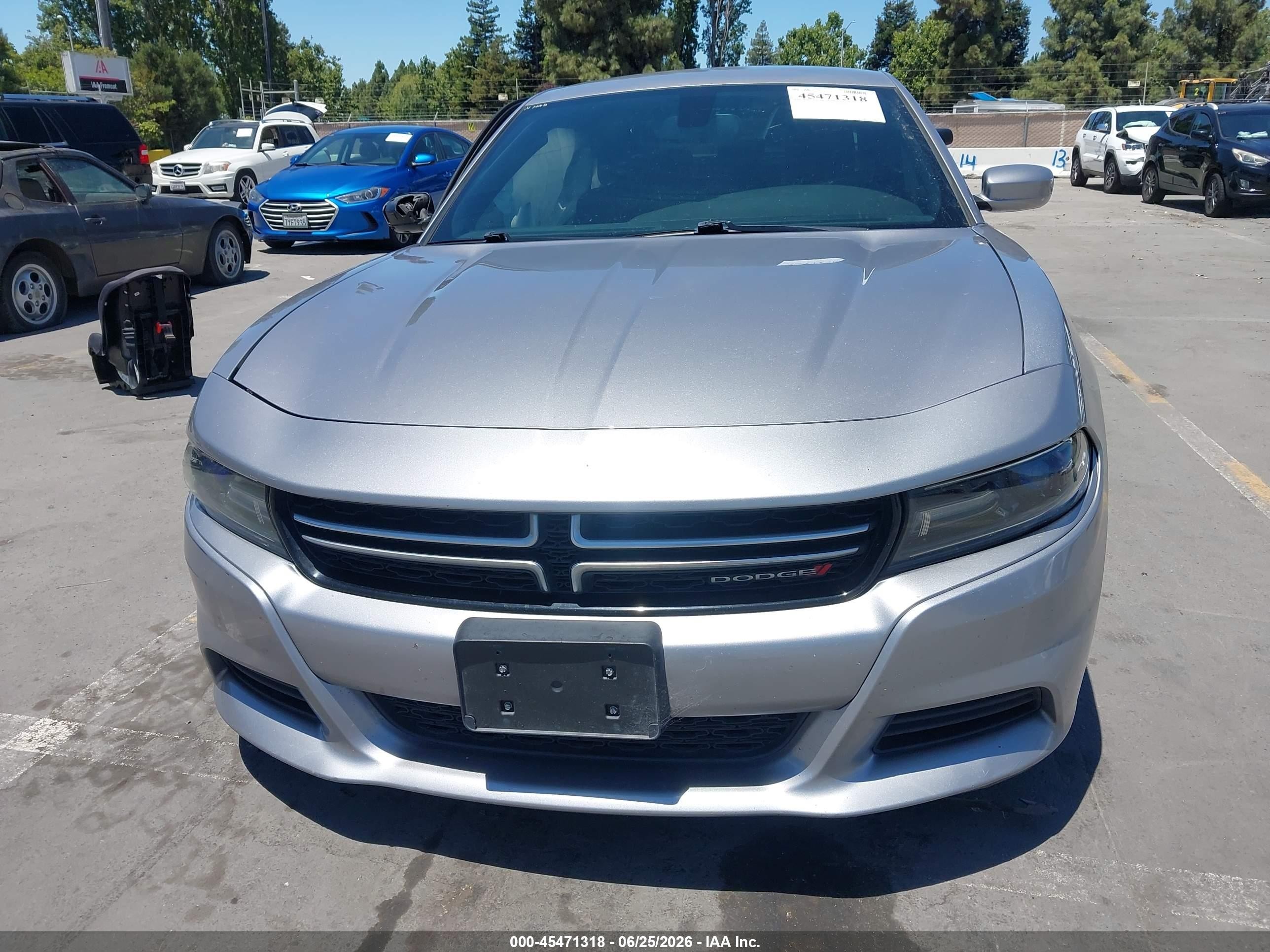 2015 Dodge Charger Se Серебряный vin: 2C3CDXBG9FH878734
