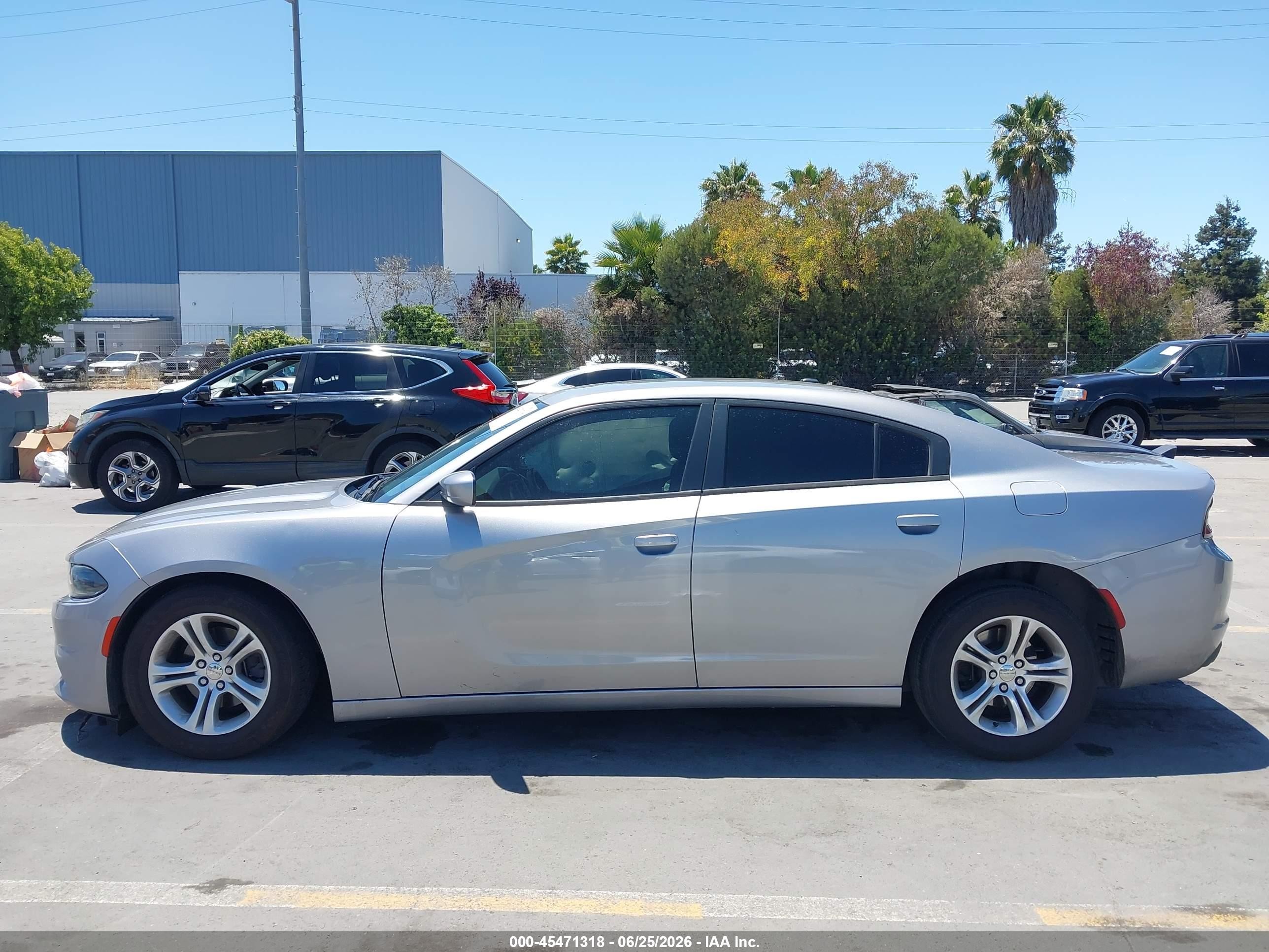 2015 Dodge Charger Se Серебряный vin: 2C3CDXBG9FH878734