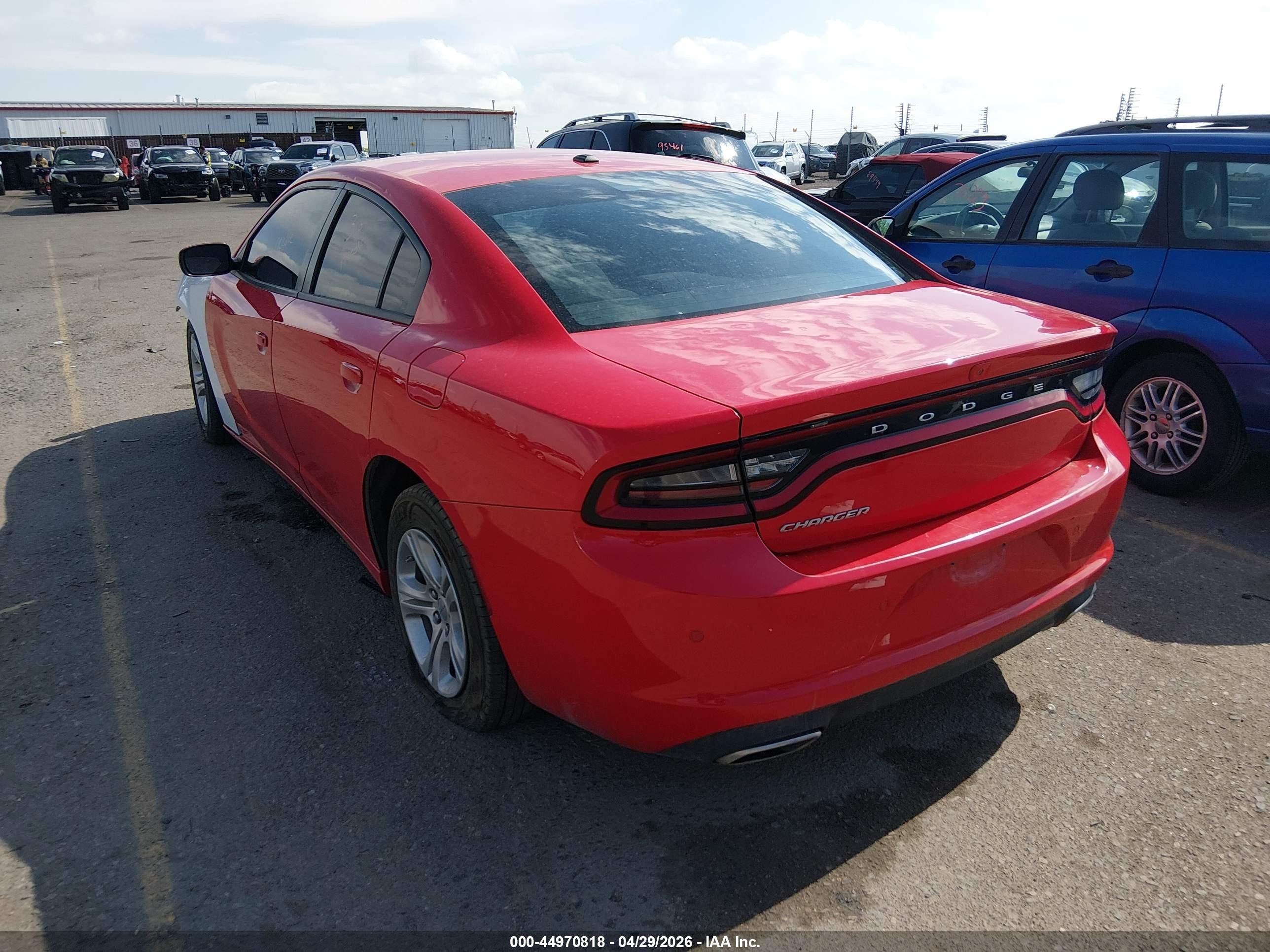 2022 Dodge Charger Sxt Rwd Red vin: 2C3CDXBGXNH138026