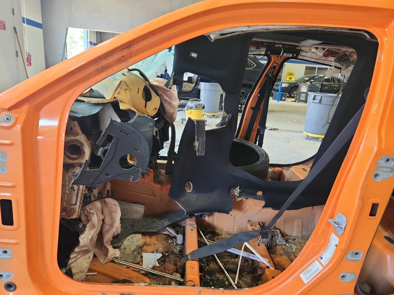 2014 Dodge Charger R Orange vin: 2C3CDXCT6EH295208 Damage: Headlining, Broken, Replacement Required