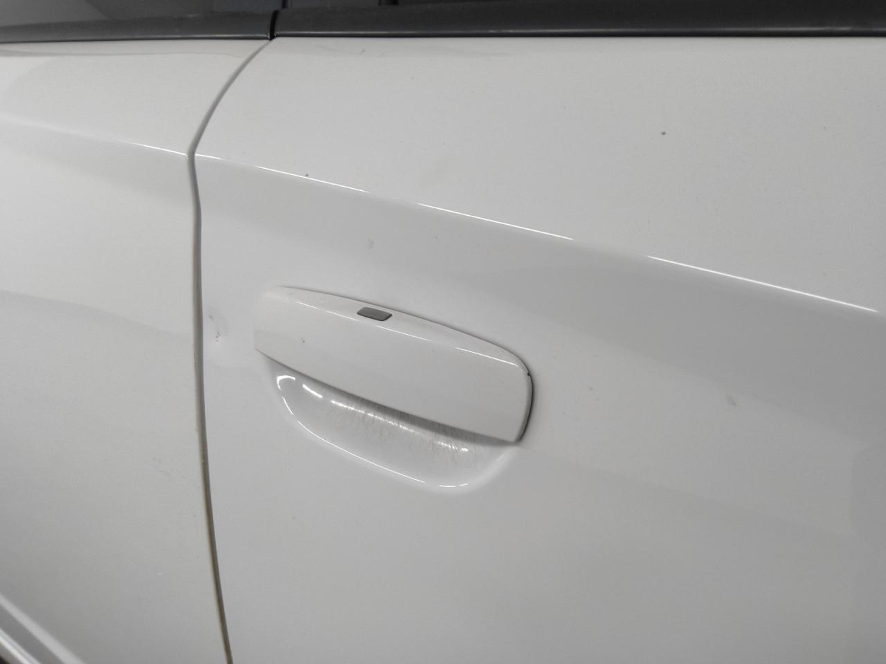 2015 Dodge Charger R/t White vin: 2C3CDXCTXFH741541 Damage: Right Front Door, Dent(S) W/ Paint Dmg, 3 To 4 Inches