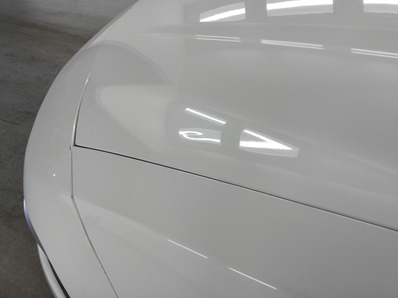 2015 Dodge Charger R/t White vin: 2C3CDXCTXFH741541 Damage: Hood, Dent(S) W/No Paint Dmg, 3 To 4 Inches