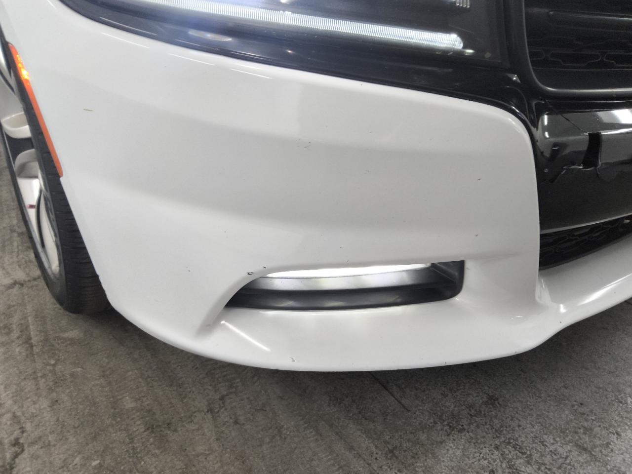 2015 Dodge Charger R/t White vin: 2C3CDXCTXFH741541 Damage: Grille, Chipped, 2