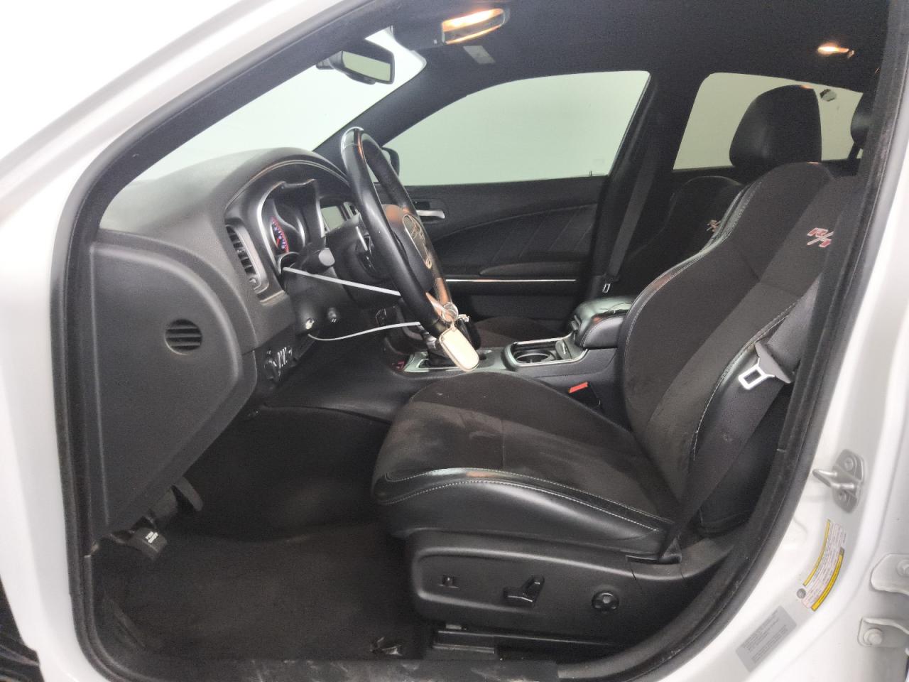 2015 Dodge Charger R/t White vin: 2C3CDXCTXFH741541 Damage: Center Console, Worn, Replacement Required
