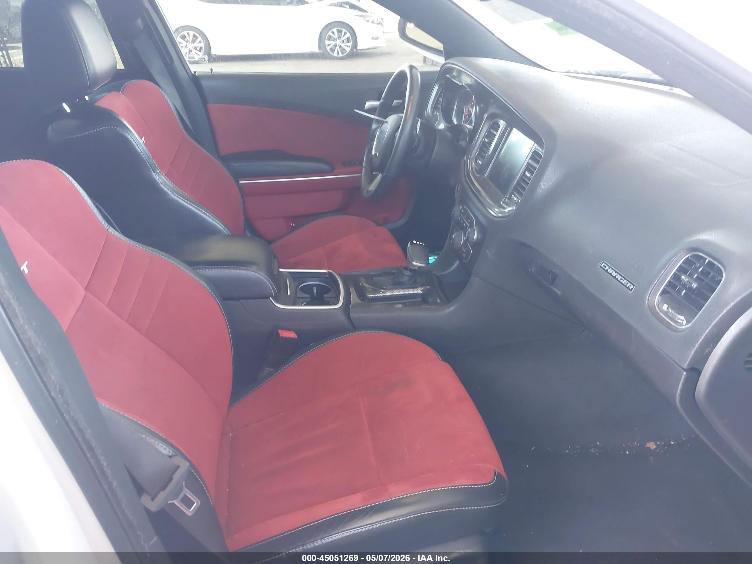 2015 Dodge Charger Srt 392 Белый vin: 2C3CDXEJXFH864932