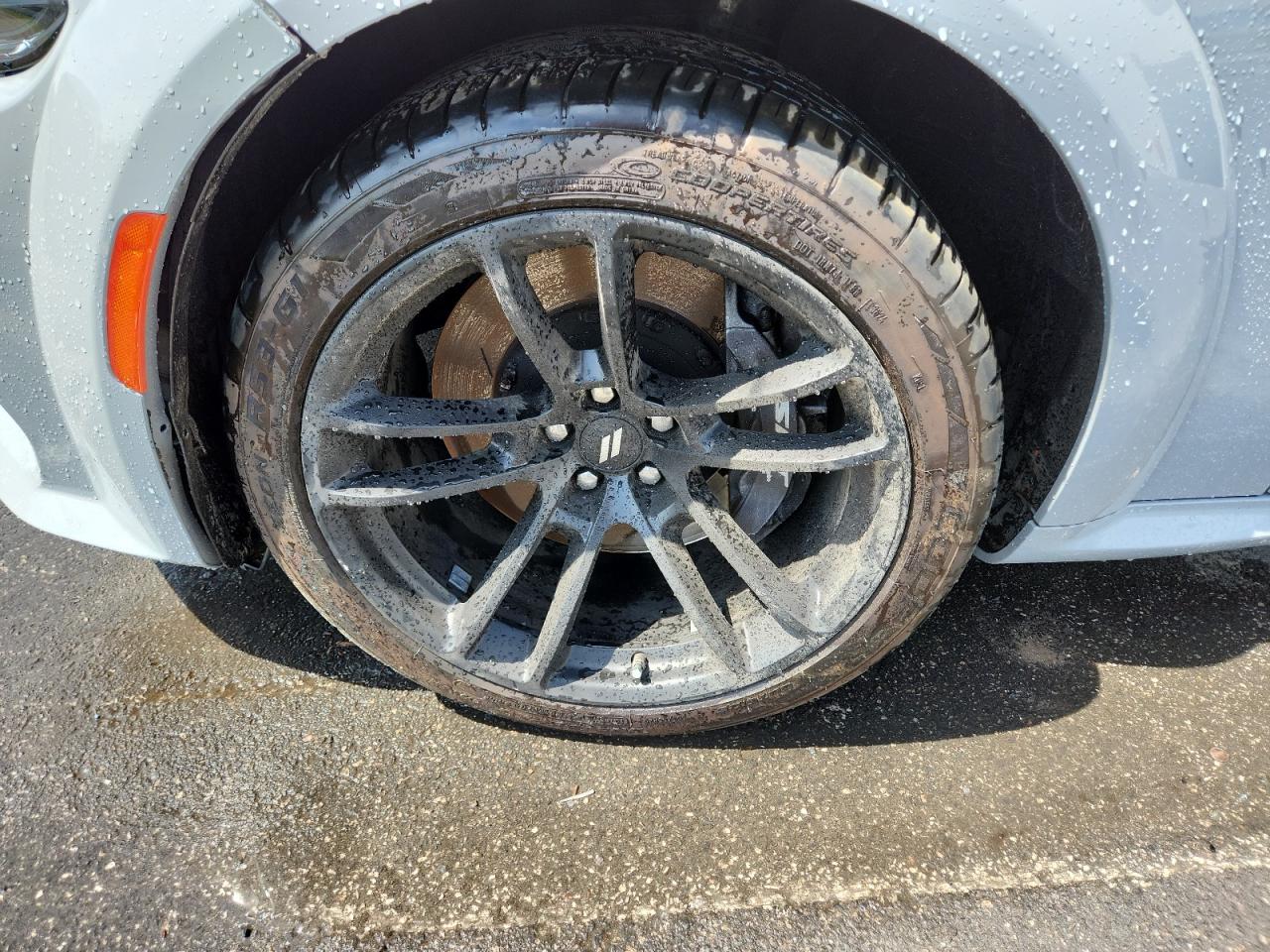 2022 Dodge Charger Scat Pack Gray vin: 2C3CDXGJ5NH136026 Damage: Left Front Wheel, Curb Rash, 2 To 3 Inches