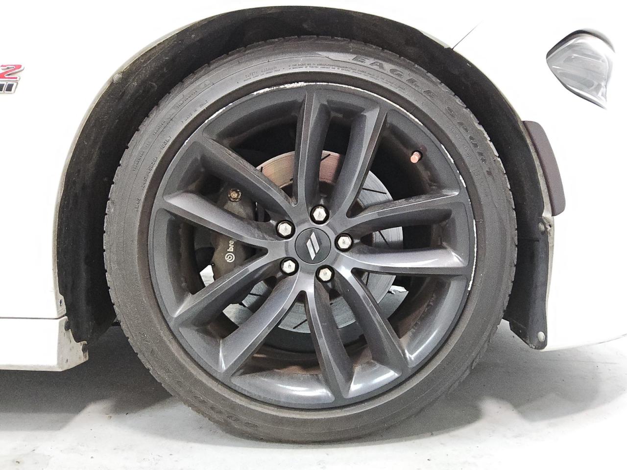 2019 Dodge Charger Scat Pack White vin: 2C3CDXGJ8KH688843 Damage: Right Front Wheel, Curb Rash, > 12 Inches