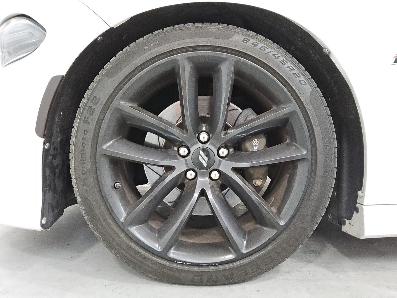 2019 Dodge Charger Scat Pack White vin: 2C3CDXGJ8KH688843 Damage: Left Front Wheel, Curb Rash, 6 To 7 Inches
