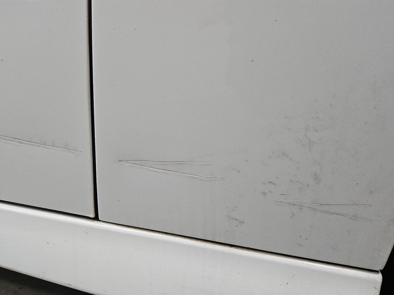 2019 Dodge Charger Scat Pack White vin: 2C3CDXGJ8KH688843 Damage: Right Front Fender, Heavy Scratch, > 12 Inches