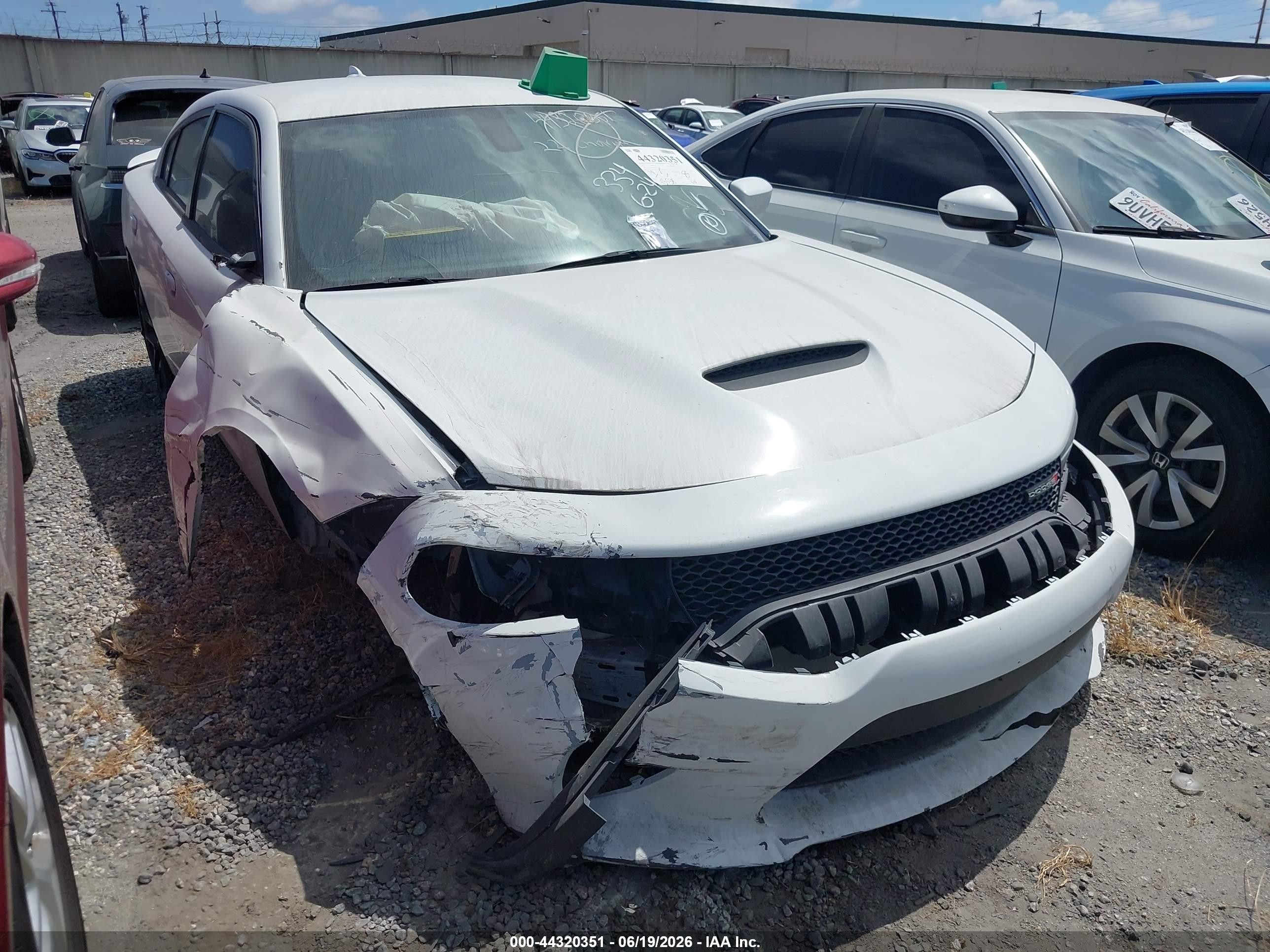 2022 Dodge Charger Gt Rwd White vin: 2C3CDXHG2NH114780