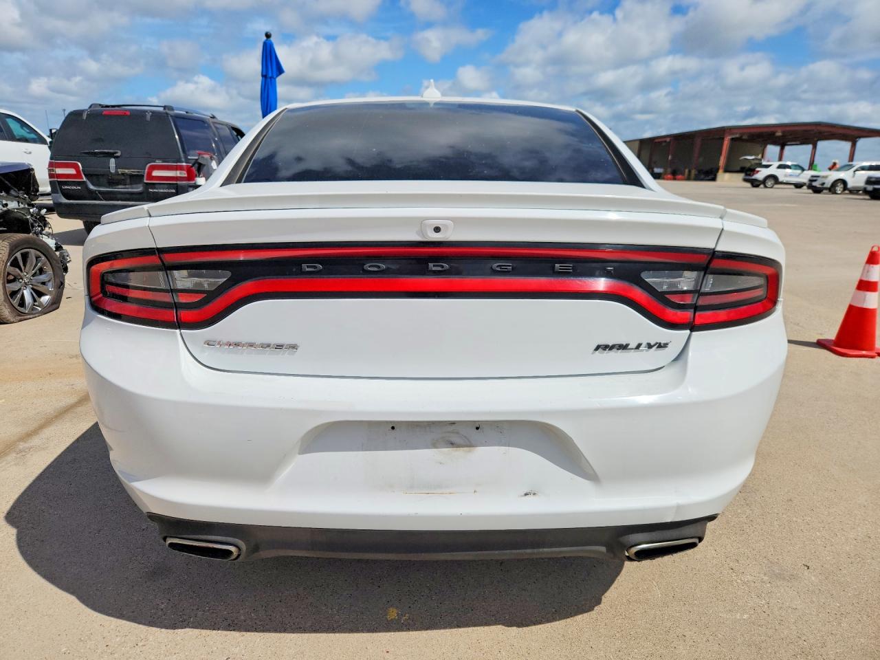 2015 Dodge Charger White vin: 2C3CDXHG4FH903014