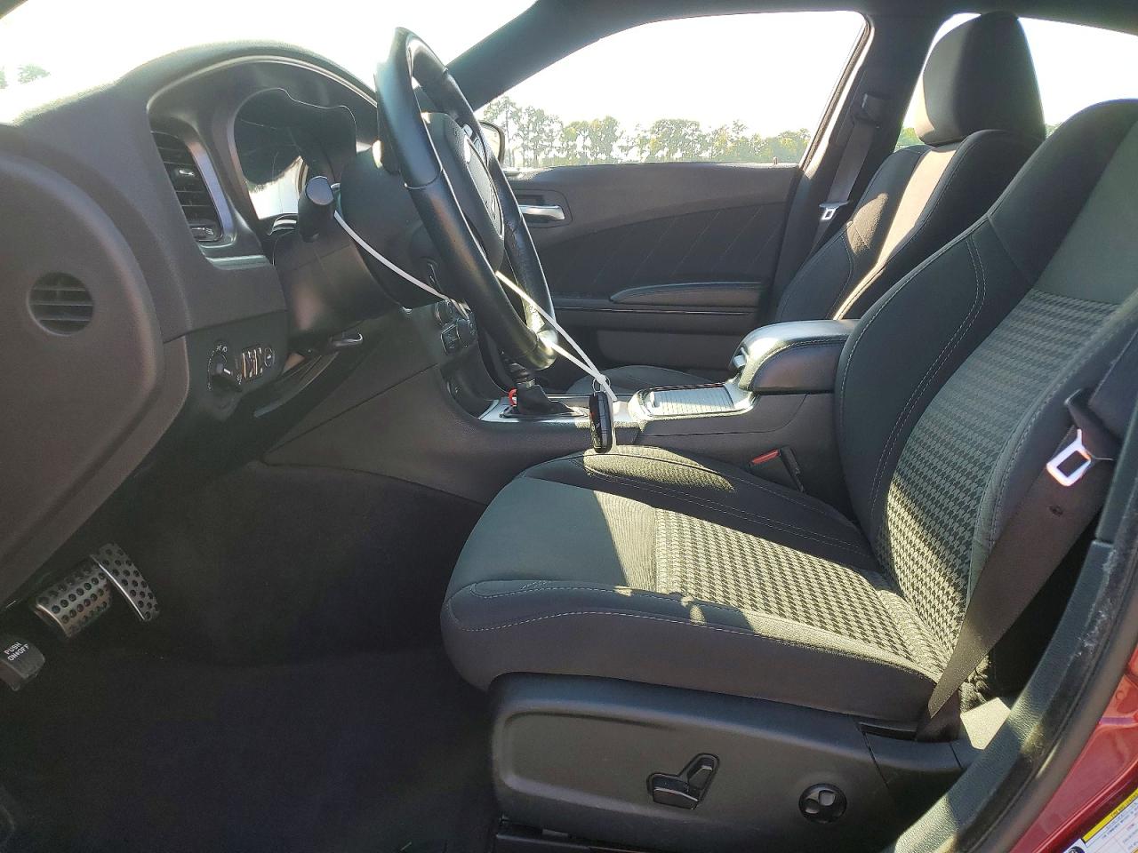 2018 Dodge Charger Sxt Plus Burgundy vin: 2C3CDXHG6JH230252