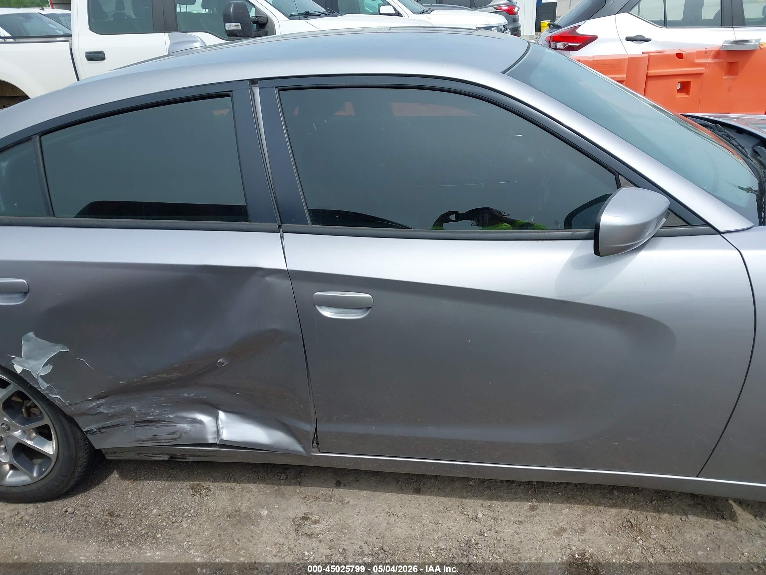 2016 Dodge Charger Sxt Silver vin: 2C3CDXJG9GH252040