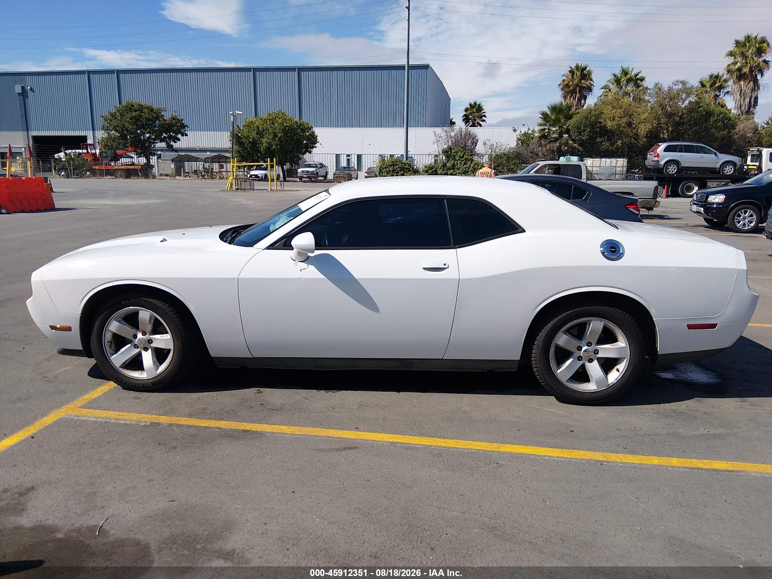 2012 Dodge Challenger Sxt Белый vin: 2C3CDYAG0CH258745