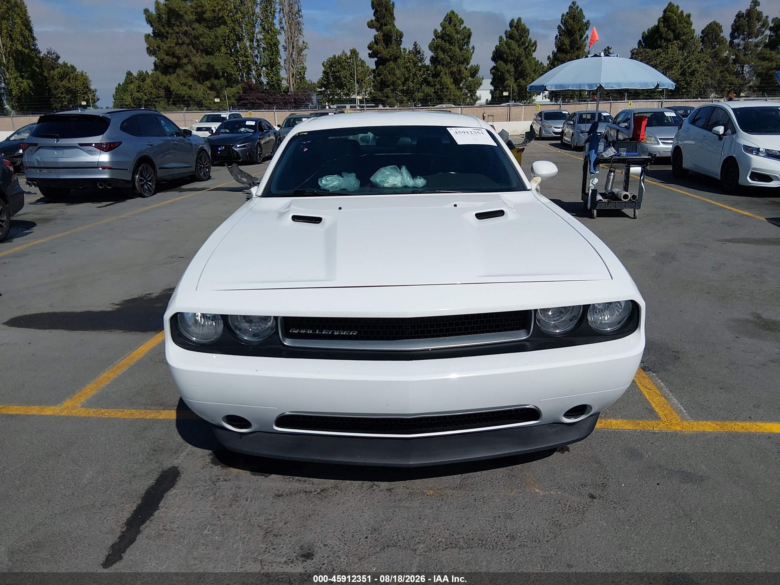 2012 Dodge Challenger Sxt Белый vin: 2C3CDYAG0CH258745