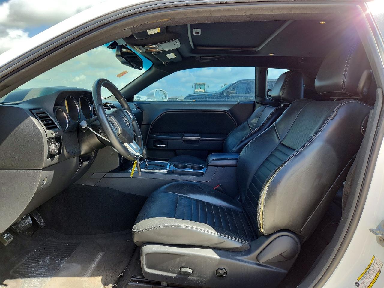 2013 Dodge Challenger Sxt White vin: 2C3CDYAG0DH552065